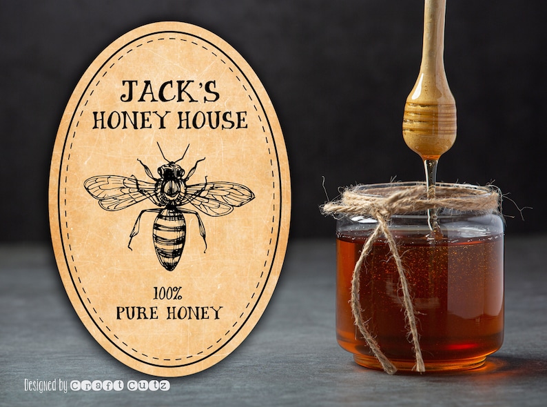 Peut inclure: Une &eacute;tiquette de miel de style vintage avec le texte "Jack's Honey House" et un dessin d'une abeille. L'&eacute;tiquette est sur un fond beige avec une bordure brune et le texte "100% Pure Honey".