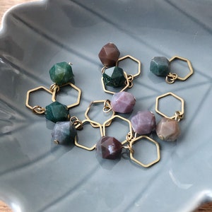 1 stitch marker with a fancy jasper gemstone/crystal and a large gold coloured hexagon ring - for knitting