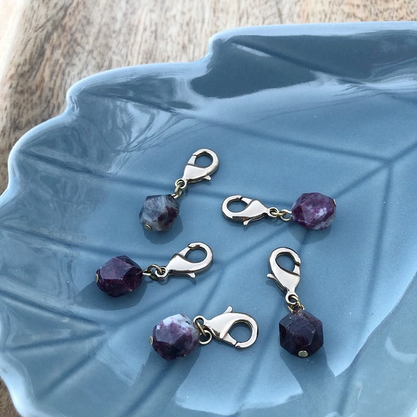 1 stitch marker/progress keeper with a tourmaline gemstone/crystal and a gold coloured lobster clasp - for knitting or crochet