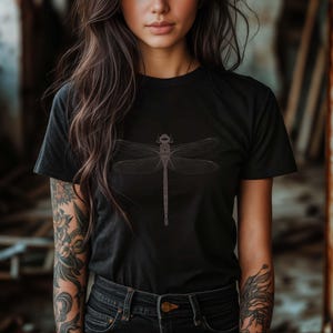 Dragonfly Graphic T-shirt: Women&#39;s Nature Lover Tee