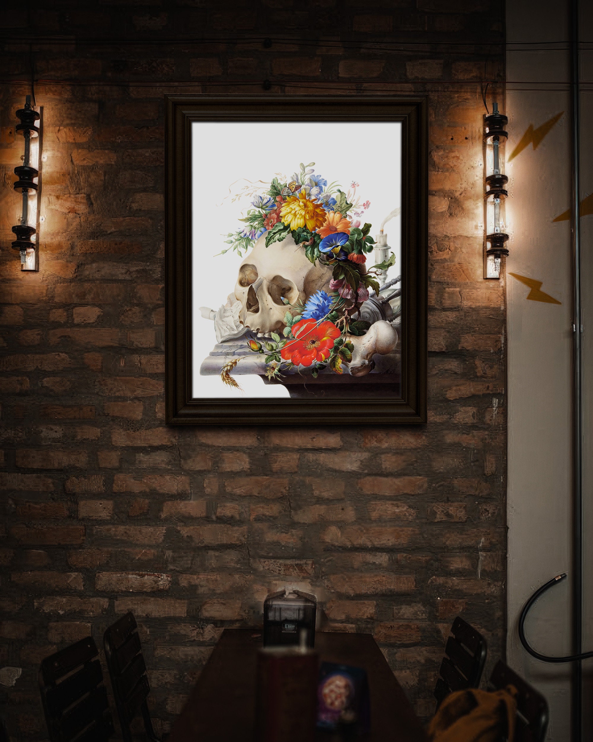 ヴァニタスの静物画アートプリント：不気味な花柄の頭蓋骨の装飾