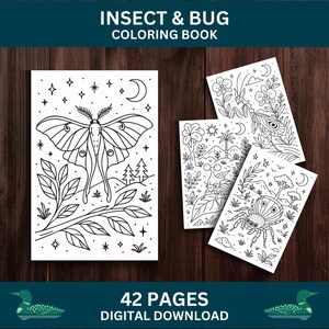 Op de afbeelding: Een "Insect & Bug Coloring Book" met 42 pagina's beschikbaar als digitale download. De omslag toont een gedetailleerde lijntekening van een mot met een boslandschap. Extra pagina's tonen insecten en natuursc&egrave;nes.