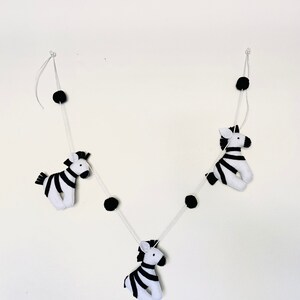 Handmade Zebra Christmas Garland – Felt Zebra Ornament String for Tree or Wall Décor.
