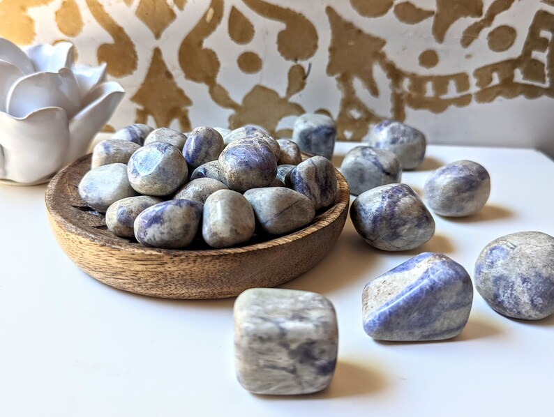 Hackmanite Tumbled Stone || UV Reactive - Etsy