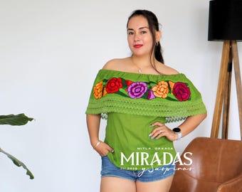Peasant blouse with ruffles. Hand-embroidered blouse, party blouse, Mexican blouse. Floral embroidered blouse for women, Mexican party blouse.