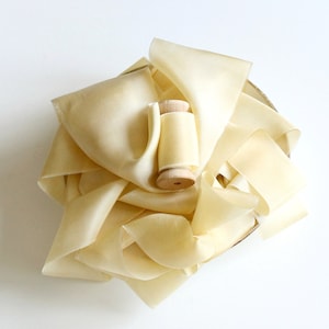 Pale yellow silk ribbon Light yellow silk habotai ribbon Yellow ribbon Natural silk sash Fine art wedding style Summer wedding bouquet sash
