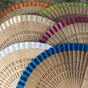 Petite klassieke houten handwaaier