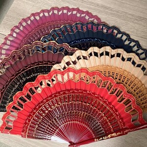 GOLDEN WINDOW Spanish Hand Fan