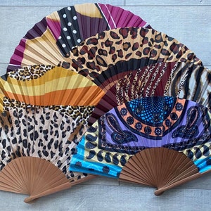 ANIMALE SPANISH HANDFAN