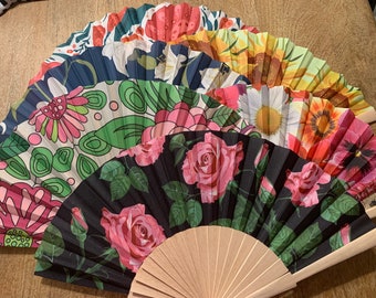 FLOWER VIBES HANDFAN
