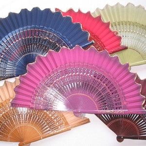 ASYMETRICAL HAND FAN
