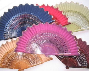 ASYMETRICAL HAND FAN