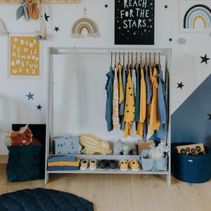 Open kledingrek, Montessori zelfaankleedrek met opbergruimte, kledingrek voor peuters, capsulegarderobe-organizer, jassenrek voor kleuters