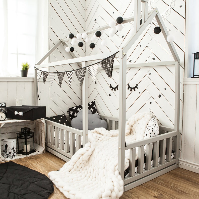 Toddler bed, house shaped bed, house frame bed, kid floor bed, house bed, teepee bed, wood house bed, wood bed frame, tent bed, house bed frame, child bed, Montessori bed, toddler bed, house shaped bed, house frame bed, kid floor bed, hausbett