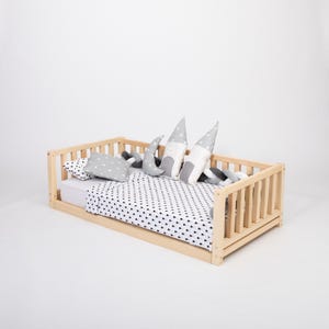 Montessori peuterbed op de grond met zijrails, laag platformbedframe voor kinderen
