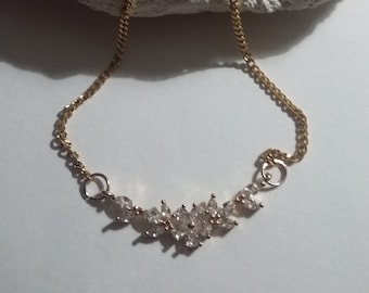 Collier, Collier fleur, feuille, strass doré, Cadeau pour la fête des mères, Idée cadeau, Cadeau pour une occasion,