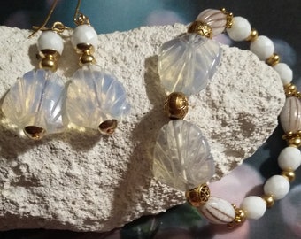 Parure Boucles D'oreilles et son Bracelet feuille en verre de bohème, Bracelet perles en verre tchèque, doré, blanc, Bijoux, Cadeaux