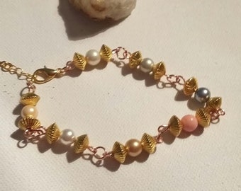 Mother-of-pearl shell beaded bracelet, Golden bracelet, Bracelet, Vintage style, chic style, Mother's Day, Gift idea