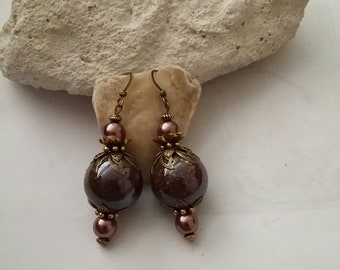 Boucles d'oreilles perle en porcelaine marron, Boucles d'oreilles pendantes, Bijoux