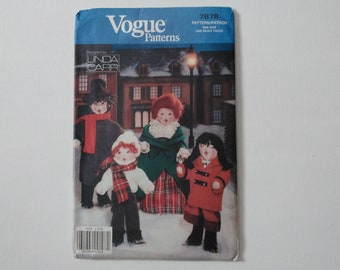 Christmas Carolers Dolls and Doll Clothes Pattern for Four Carolers  - Vogue  Pattern 7878 -  Uncut