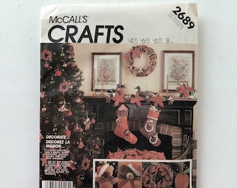 Bear Christmas Crafts Pattern - McCall's 2689 - Ornaments, Wreath, Garland, Stocking - UNCUT, FF