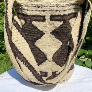 Vertebrae Arhuaco Mochila,  Ethically and Directly Sourced from Colombia by Mama Mochila (501c3 NGO)