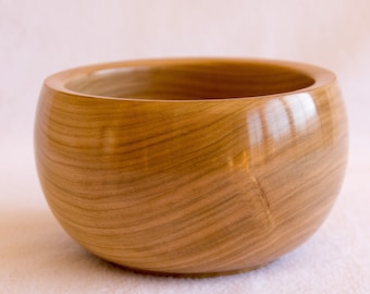 Medium-sized twisted bowl from the wood of a wild cherry