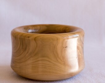 Medium-sized twisted bowl from the wood of a wild cherry