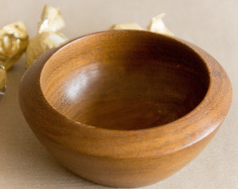 Small twisted bowl from the wood of the Wenge