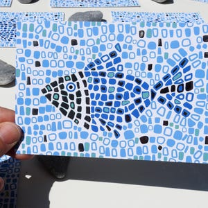 Cartolina con pesce a mosaico - Pesce greco - Arte greca - Isola greca - Cartolina greca - Lamina d'argento - Illustrazione greca