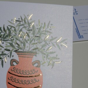 Cartolina con anfora e fogliame di ulivo con finitura oro - Cartolina greca - Illustrazione greca - Olive greche - Vaso greco antico - Ramo di ulivo immagine 5