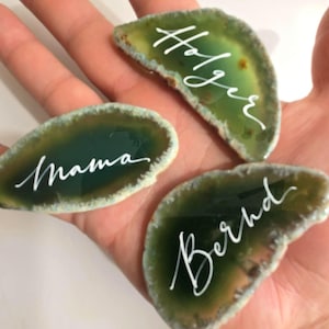 Green Agate Place Cards - Agate Slice Wedding place names - Agate Place cards - Agate Calligraphy - Agate Placemats - Agate Place Settings