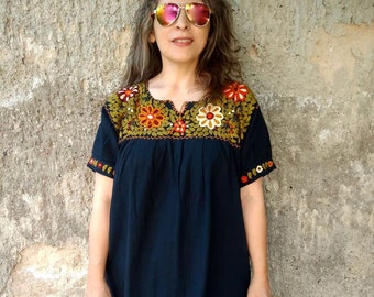 Tailles grand et 2xl. Robe mexicaine. Broderie faite main. Robe brodée. Robe bohème. Robe Huipil. Style hippie. Grande taille
