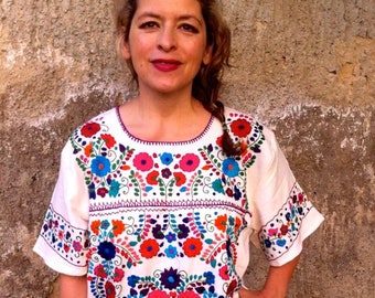 Large. Bohemian fashion, boho blouse, Mexican embroidered blouse, FRIDA style, bohemian blouse, handmade embroidered, peasant