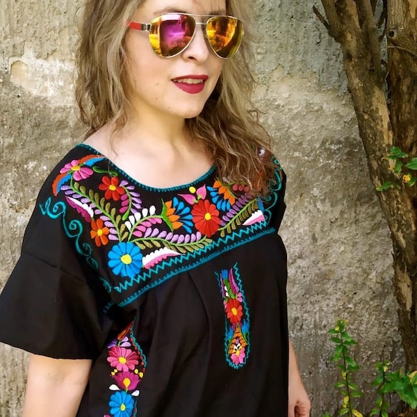 Mexikanische bestickte Bluse, Übergröße Huipil Kleidung, schwarzes Bauernoberteil, traditionelle mexikanische Kleidung, Chiapas Damenoberteil, 70er Jahre Tunika Geschenk