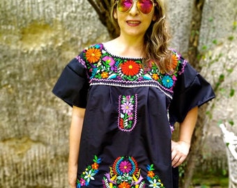 2XL en 4XL. Mexicaanse geborduurde jurk voor dames. Maxi-jurk. Boho-jurk. Boho-jurk. Zwarte geborduurde tuniek. Strandjurk. Grote maten