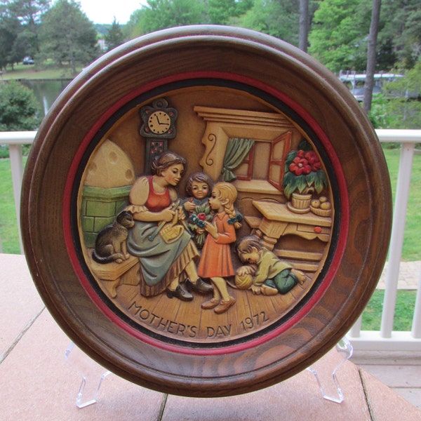 Mother's Day 1972 Anri Collector Plate Framed in Fine Wood, Alpine Mother and Children Collector Plate, Vintage Decor