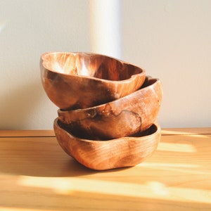 Set of 3 Vintage Monkey Pod Wood Bowls with Scalloped, Petal-Like Edges