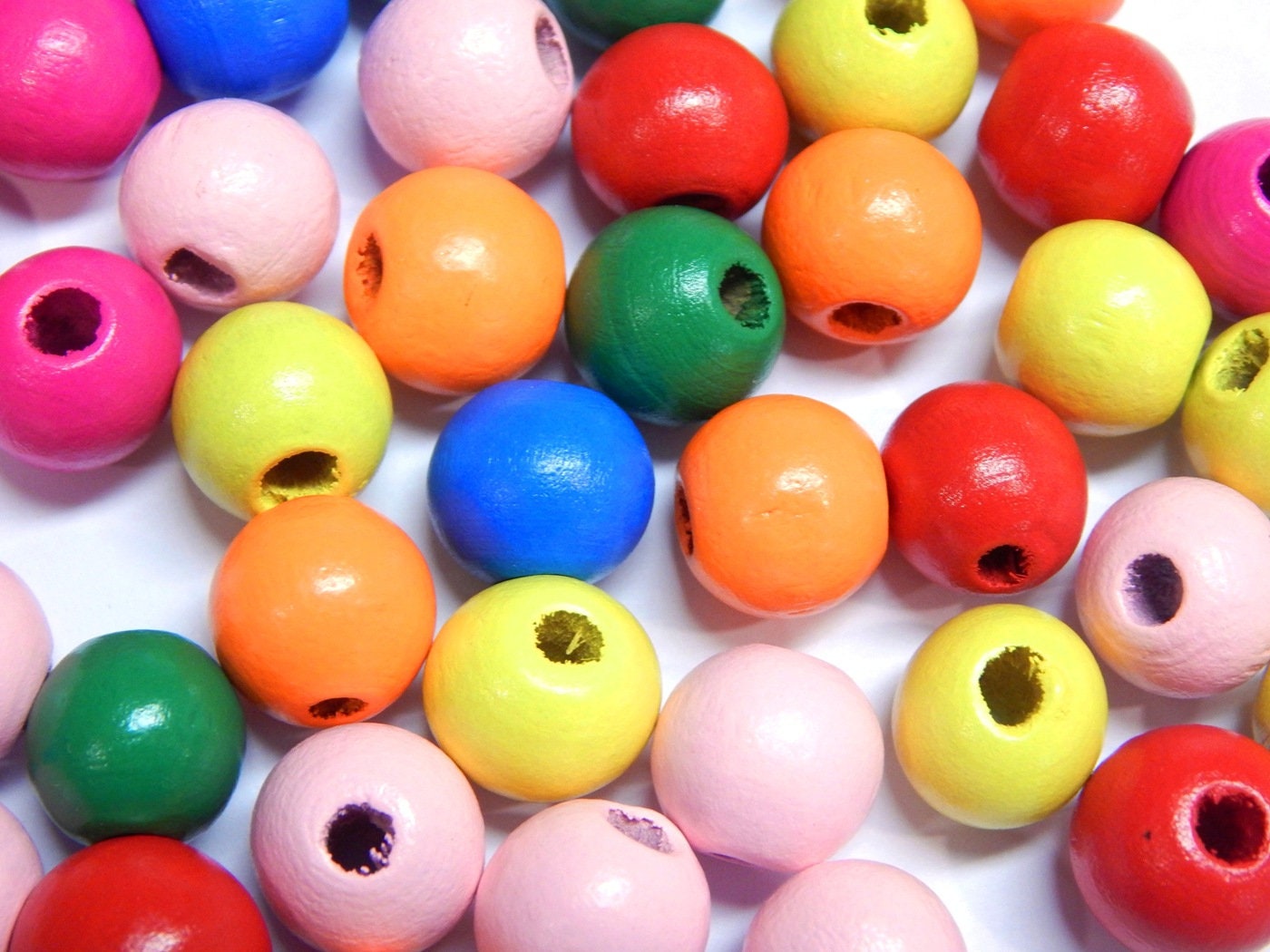 100 Stück Packung Perlen Würfel aus Holz 6mm Farbwahl 