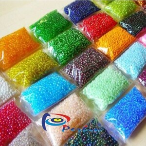 Set di perline rocailles da 600 g, perline di vetro rotonde da 2 mm, 3 mm e 4 mm / 30 colori per la creazione di gioielli (30 x 20 g)
