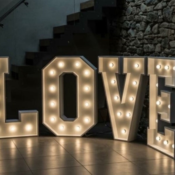 Große Buchstaben LOVE mit Lampen für Party Decor | Lichter Deko für Hochzeit | Individuelle Hochzeitsbuchstaben | Große Party Dekoration für Event