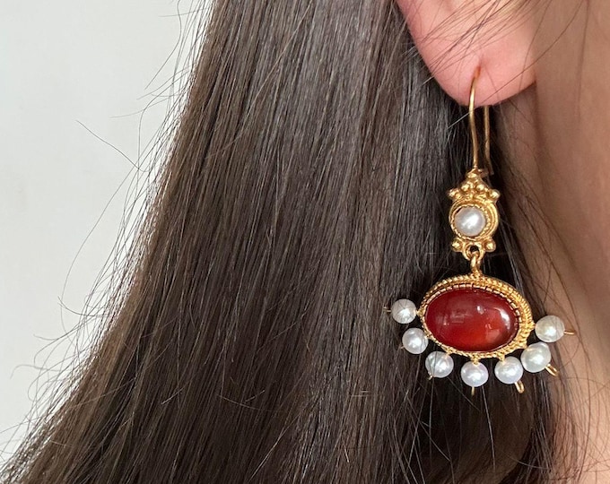 Orecchini Pendenti Bronzo Oro Opaco Corniola e Perle Naturali, Stile Antico Leggeri Regalo Donna Lusso Rachele Falvo Gioielli d'Arte