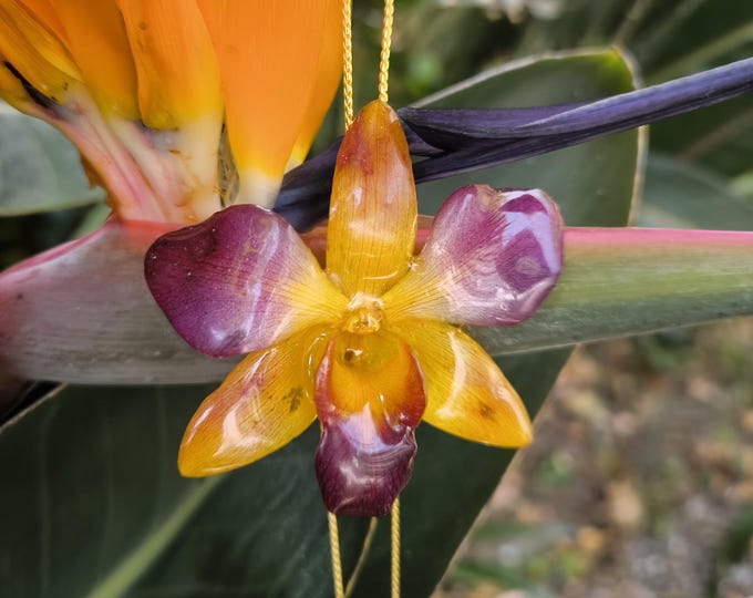 Collana Orchidea Gialla e Viola in Resina, Gioiello Floreale Artigianale, Pendente Fiore Naturale, Regolabile con Saliscendi , Regalo Unico