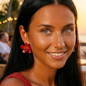 Pendientes de orquídea de resina de color rojo rubí auténtico, joyería de flores auténticas con cierre de plata o gancho para la oreja, pendientes burdeos 3D, regalo para mujer, variantes