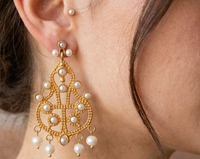 Orecchini Pendenti Bronzo Oro Opaco e Perle Naturali, Stile Etrusco Leggeri Eleganti Regalo Lusso Donna Rachele Falvo Gioielli d'Arte