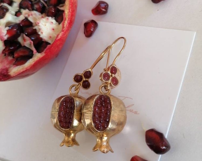 Pair of pomegranate earrings in matte gold plating and red pomegranates