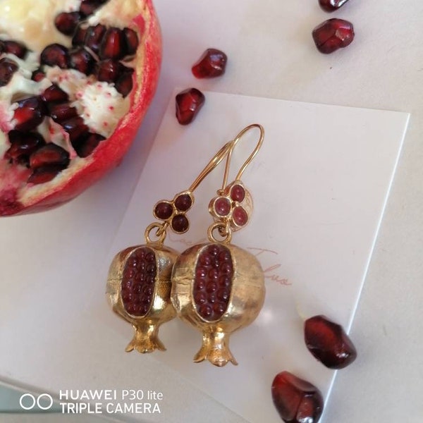 Pair of Melagrana earrings in matt gold galvanization and red garnets