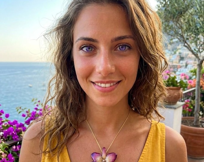 Collana Orchidea Vera Viola e Panna in Resina, Gioiello Botanico Regolabile Oro su Bronzo, Regalo Unico per Lei con Scatola e Garanzia