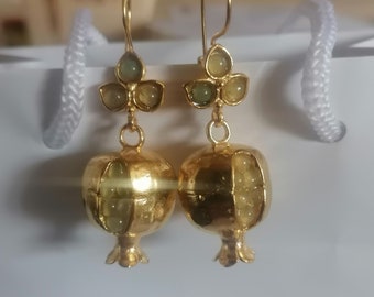 Paar Melagrane oorbellen in mat goud op brons en afgewerkt met natuurlijk citrienkwarts