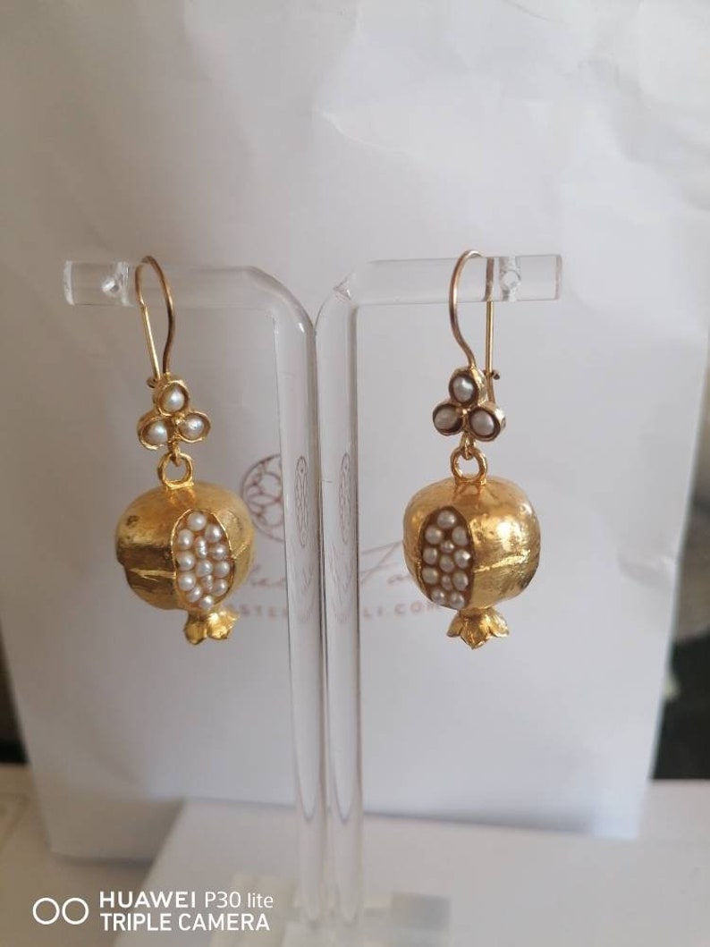 Espectacular par de pendientes Melagrani en oro etrusco y perlas blancas imagen 2